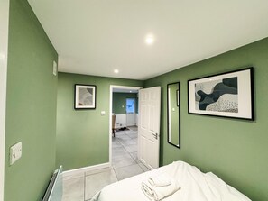 1 habitación, tabla de planchar con plancha, wifi y ropa de cama 