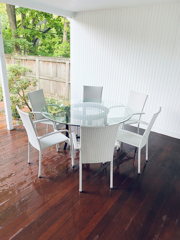 Outdoor dining