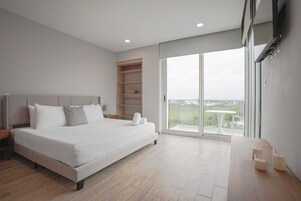 King Suite with Balcony Golf Course View | Egyptian cotton sheets, premium bedding, individually decorated