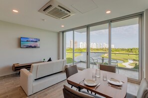 豪華公寓, 高球場景觀 | 餐廳