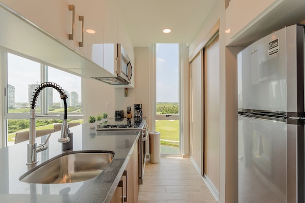 Comfort-Apartment, Blick auf den Golfplatz | Eigene KĂŒche