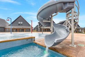 Una piscina cubierta, una piscina climatizada