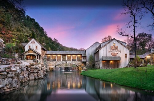 Solid Rock Lodge >Lake View >Hot Tub >Indoor Pool > Near Big Cedar&Thunder Ridge