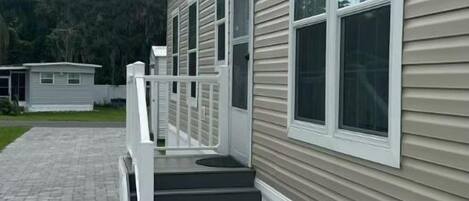 المنشأة من الخارج