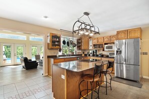 Mikrowelle, Ofen, Herdplatte, Geschirrspüler