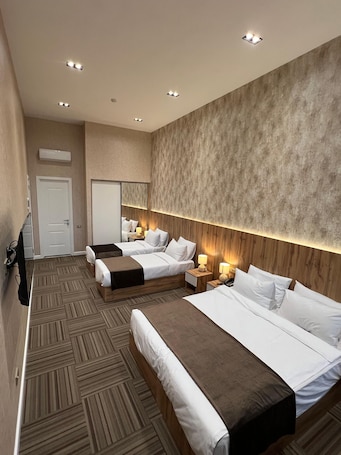 ์ฟผ๋๋ฃธ, ์๋ด ์ ๋ง | ๊ฐ์ค ๋ด ๊ธ๊ณ , ์ฑ
์, ๋
ธํธ๋ถ ์์
๊ณต๊ฐ, ๋ฌด๋ฃ WiFi