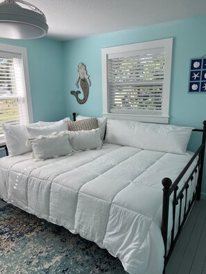 2 bedrooms, desk, iron/ironing board, travel cot