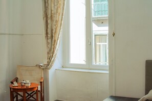 Living area - Majestic house in Naples center (Napoli)