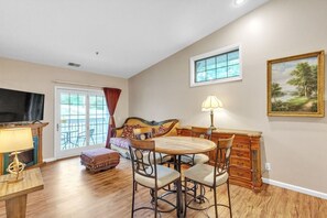 Dining - NEW! 3rd Floor Back Side Corner Penthouse Suite - 305 by Grand Wood Suites (Nashville)