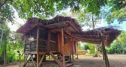 Charming cabin in delightful Hopkins with WiFi