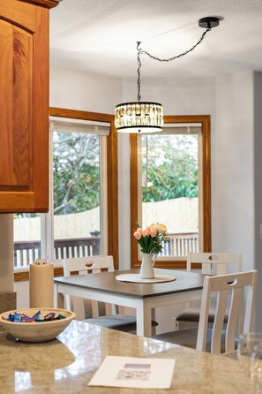 Dining - HIGHLY sought, HIGHLY ranked, spacious 4 bdrm home with unbeatable location (Vancouver)
