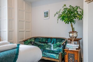Spa - 7 Arndale Court  - Sleeps 5 guests (York)