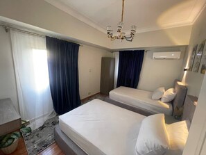 2 عدّة غرف نوم ومكواة/لوح كي وواي فاي وملاءات أسرّة