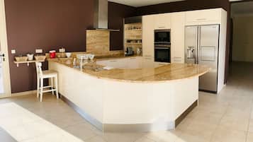 Microones, forn, placa de cuina i rentaplats