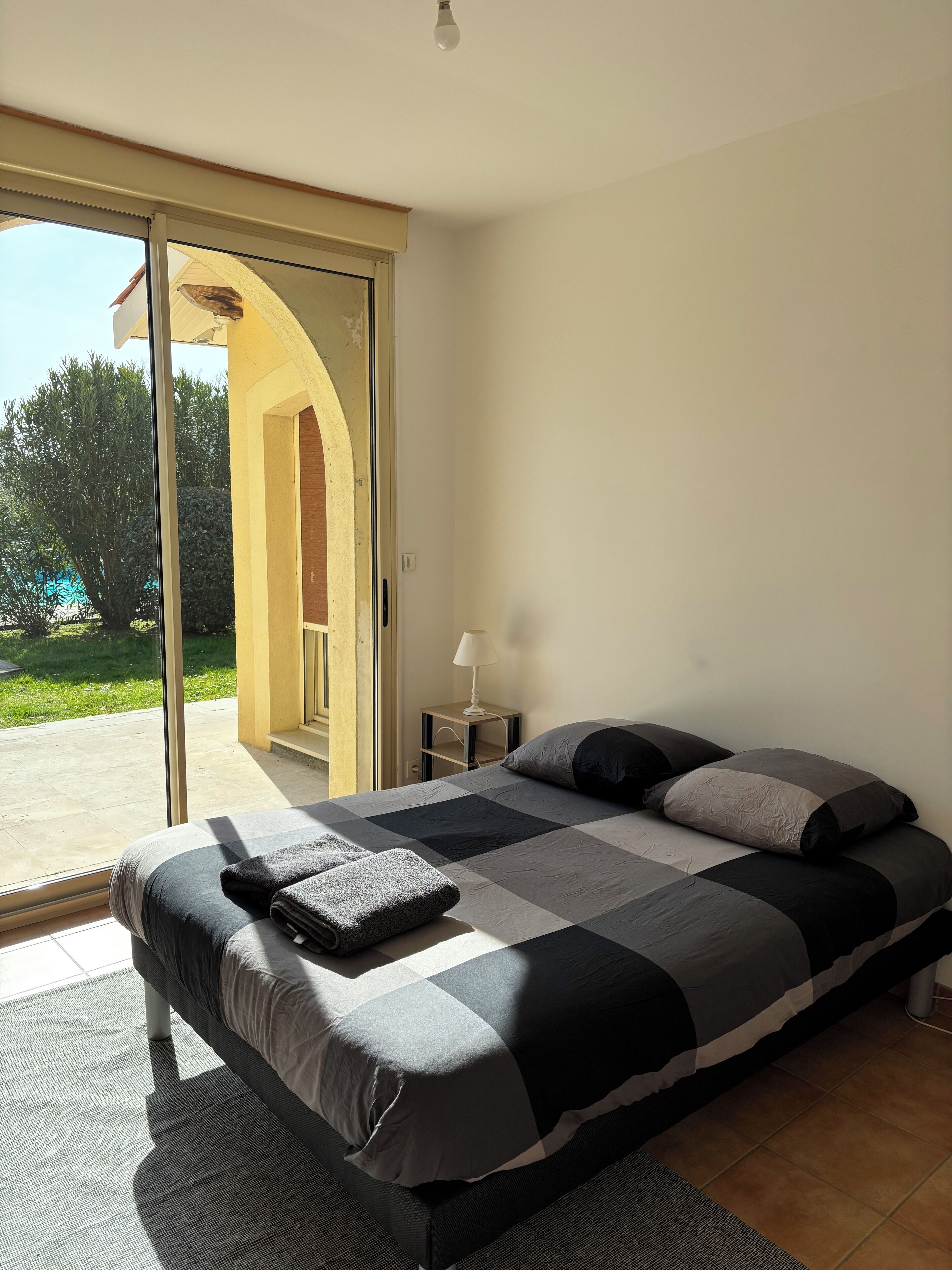 6 chambres, fer et planche à repasser, Wi-Fi, draps fournis