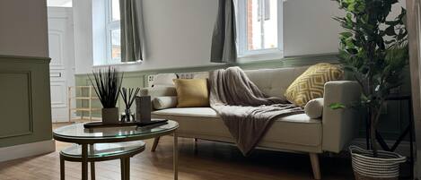 Apartment | Living area | TV