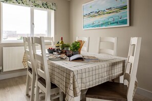 Open-plan dining room with views, upside-down holiday home sleeping six in the centre of Rhosneigr, Anglesey - Awelfa - A lovely house accommodating 6 in Rhosneigr (Rhosneigr)