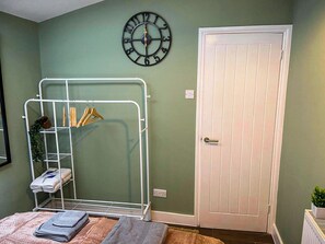 Apartment | 2 bedrooms, iron/ironing board, free WiFi, bed sheets