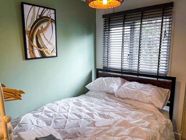 Apartment | 2 bedrooms, iron/ironing board, free WiFi, bed sheets
