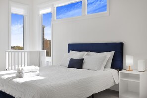 4 bedrooms, desk, iron/ironing board, travel crib