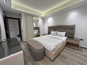 5 bedrooms, WiFi, bed sheets