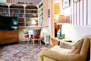 DVD player, books - Find genuine southern hospitality in Hendersonville at the 1898 Waverly Inn. (Hendersonville)