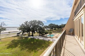 Property grounds - Imagine Waking Up to This View! Relax at the 2 Bedroom Beach Condo in Biloxi, MS (Biloxi)