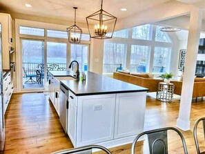 Interior - NEW Lakefront Lake Anna 5 Suites All Water Views (Mineral)