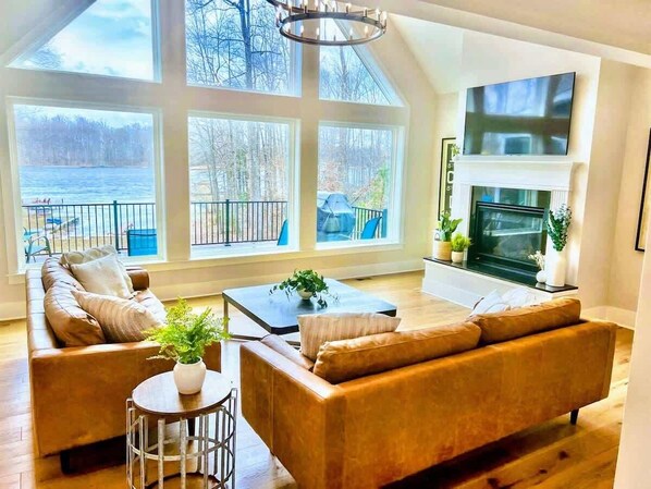 Smart TV, fireplace, offices - NEW Lakefront Lake Anna 5 Suites All Water Views (Mineral)