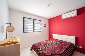 4 bedrooms, iron/ironing board, free WiFi