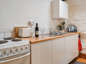 Cookware/dishes/utensils