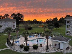 Pool - Charming Views, Spacious 2 been modern apartment  (Myrtle Beach)
