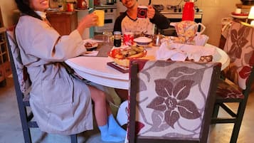 Quarto casal conforto, banheira de imersão, vista para o pátio | Cozinha compartilhada | Geladeira