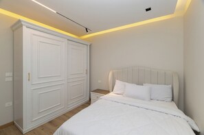4 bedrooms, WiFi, bed sheets -  villa with private garden in the crown palm hills compound -sheikh zayed (Giza Governorate)