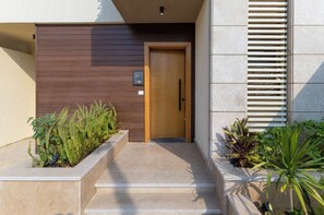 Exterior detail - villa with private garden in the crown palm hills compound -sheikh zayed (Giza Governorate)