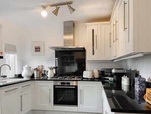 Dishwasher, cookware/dishes/utensils