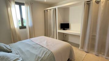 5 slaapkamers, een bureau, een strijkplank/strijkijzer, wifi