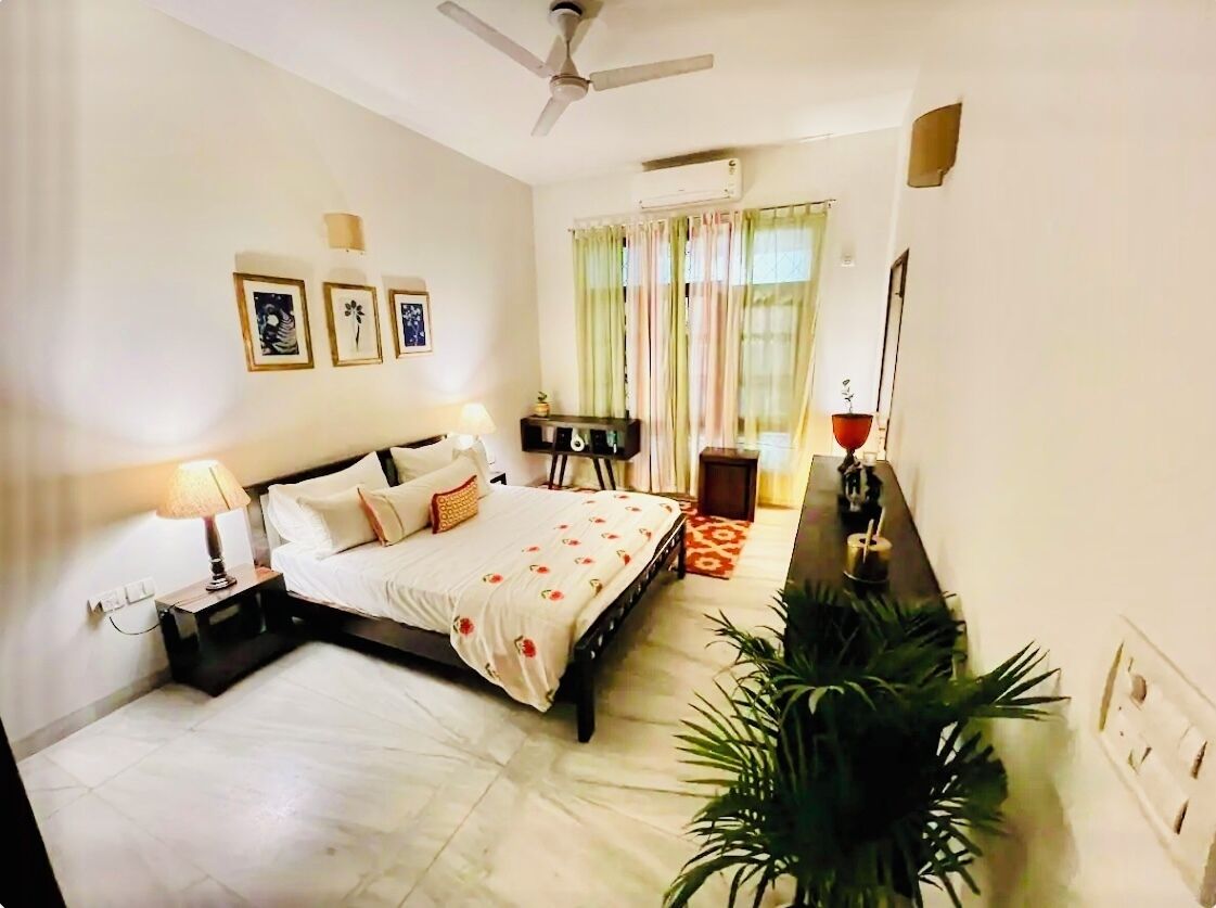 8 bedrooms, iron/ironing board, WiFi, bed sheets