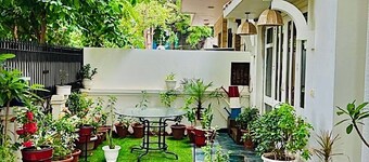 THE ART KOTHI bungalow 
with 8 bedrooms and WiFi,AC in charming central Gurugram