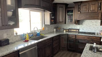 Cookware/dishes/utensils