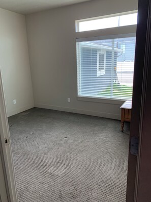 Interior - Charming 1 bedroom house in Layton with AC, WiFi (Layton)