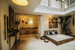 4 bedrooms, in-room safe, iron/ironing board, free WiFi