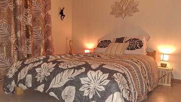 4 chambres, bureau, fer et planche à repasser, lit parapluie