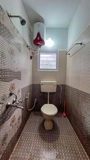 Comfort Double Room, 1 Queen Bed, Non Smoking, City View | Bathroom