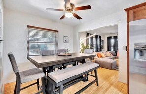 Dining - St. Petersburg Pool Home Oasis (St. Petersburg)