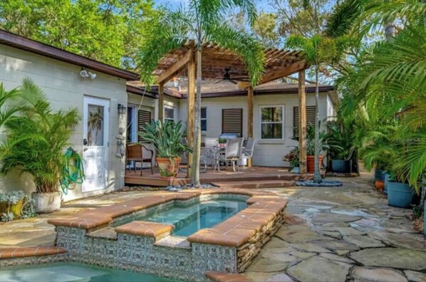 Pool - St. Petersburg Pool Home Oasis (St. Petersburg)