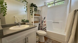 ヘアドライヤー、タオル、石鹸、シャンプー