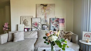 Smart TV - 2b/2b Bay Park Gem – Canyon Views, Walk to Shops, Near Beach & Central SD (San Diego)