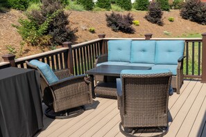 Outdoor dining - Charming 3-bedroom house with AC and WiFi in Anderson Golf/Wedding Venue Nearby (Anderson)