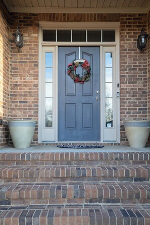 Exterior detail - Charming 3-bedroom house with AC and WiFi in Anderson Golf/Wedding Venue Nearby (Anderson)